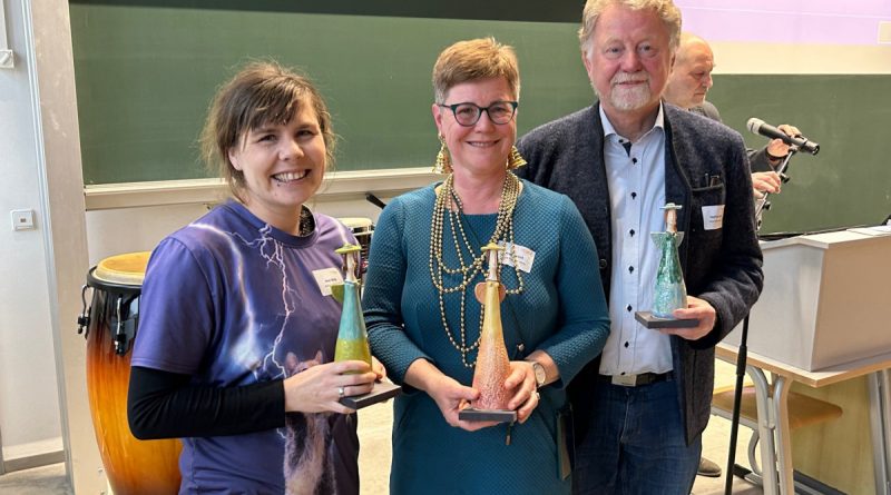 Preisverleihung: Anne Hälsig (Jesus-Projekt Erfurt), Angelika Kell (Stiftung Bürger für Leipzig) und Siegfried Lieske (Bürgerstiftung Göttingen) (v.l.)